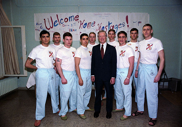 Jimmy Carter poses with the freed American hostages.