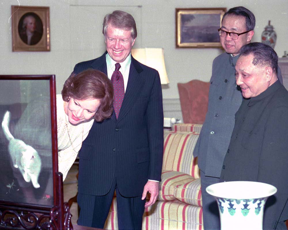 President and Mrs. Carter viewing a gift from Deng Xiaoping.